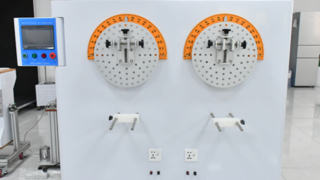 Attrezzatura per test di flessibilità del cavo di alimentazione per spine e prese non rimovibili